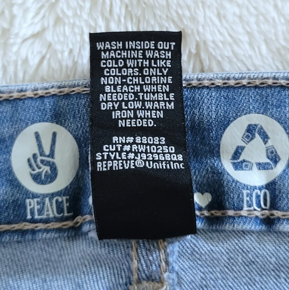 ✨️HP✨️ Rewash Distressed😫 
